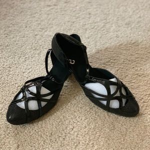 Dancing shoes 318